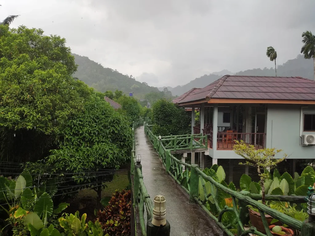 Khao Sok Jungle Huts Resort