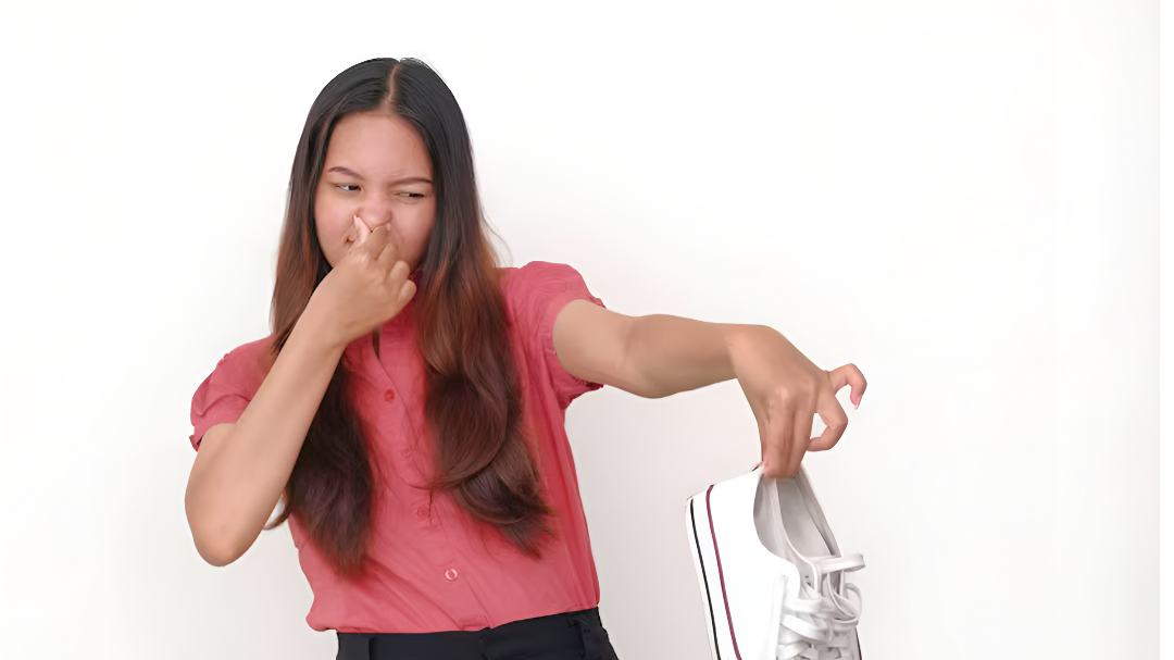 bad smell during monsoon in shoes